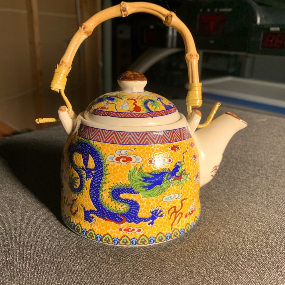 ⛩Gorgeous Asian tea set, never used